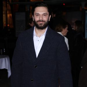 Si Pio Marmaï a tant de mal à lever le pied, c'est parce que son histoire d'amour pour la moto a commencé avant même sa naissance. "Ma mère était motarde et elle a pratiqué lorsqu’elle était enceinte de moi".

Exclusif - Pio Marmai - Arrivées au dîner des nommés aux César 2026 au Fouquet's Paris le 9 février 2026.

© Denis Guignebourg / Bestimage