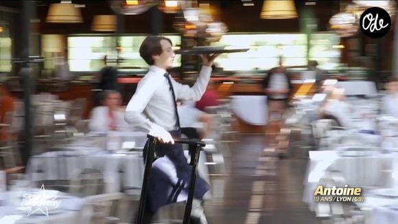 Il a déjà joué Mike Teavee dans la comédie musicale Charlie et la Chocolaterie à Paris, en 2022. 

Antoine fait partie de la nouvelle promotion de la "Star Academy". Capture d'écran TF1