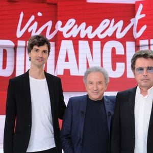 Exclusif - David Jarre, Michel Drucker et Jean-Michel Jarre lors de l'enregistrement de l'émission "Vivement dimanche" au studio Gabriel, présentée par M.Drucker et diffusée sur France 3 le 15 janvier 2023.
Paris, le 6 janvier 2023.

© Guillaume Gaffiot / Bestimage