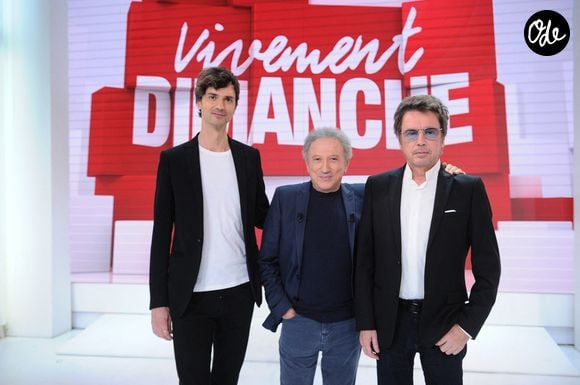 Exclusif - David Jarre, Michel Drucker et Jean-Michel Jarre lors de l'enregistrement de l'émission "Vivement dimanche" au studio Gabriel, présentée par M.Drucker et diffusée sur France 3 le 15 janvier 2023.
Paris, le 6 janvier 2023.

© Guillaume Gaffiot / Bestimage