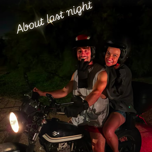 C’est via sa story Instagram, le vendredi 31 juillet 2026, que Denitsa Ikonomova a partagé une photo en compagnie du jeune homme.
Clément Rémiens et Denitsa Ikonomova en moto - Story Instagram partagée le 31 juillet 2026