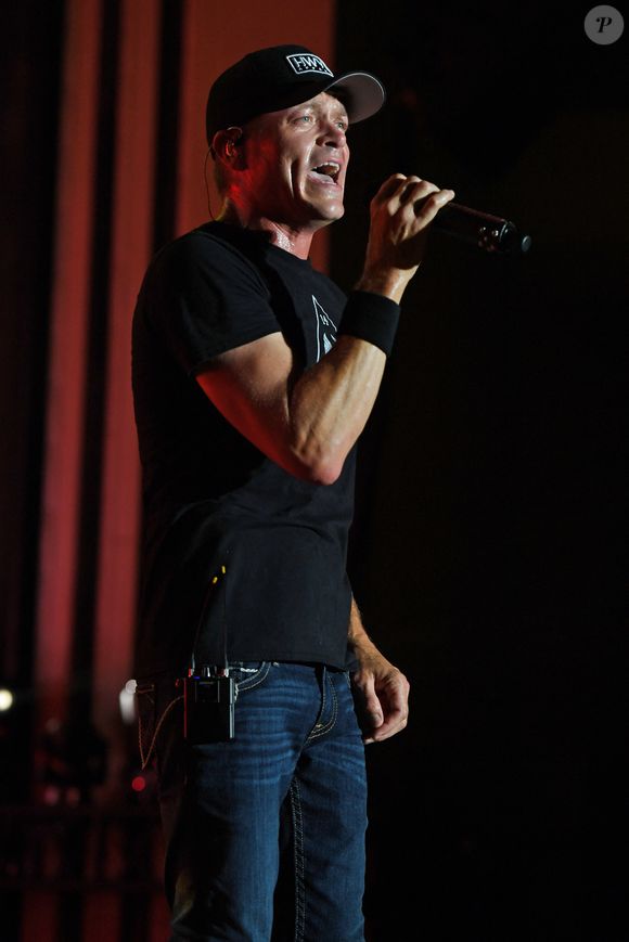 Brad Arnold, le chanteur et membre fondateur du groupe de rock 3 Doors Down, est mort à 47 ans Backgrid USA / Bestimage