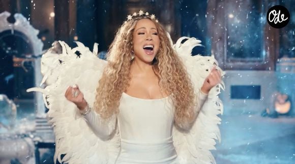 De quoi empêcher Mariah Carey de sortir son "It's tiiiime" annuel ? Rien de moins sûr !

Mariah Carey sort sa vidéo annuelle : “It’s Time” pour lancer la période de Noël. 

© Bestimage