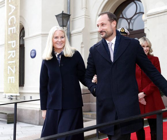 Le prince héritier Haakon et la princesse héritière Mette-Marit de Norvège lors de la soirée de remise du prix de la paix Save the Children au Centre Nobel de la paix à Oslo, Norvège, le 10 décembre 2024. Photo par Marius Gulliksrud/Stella Pictures/ABACAPRESS.COM