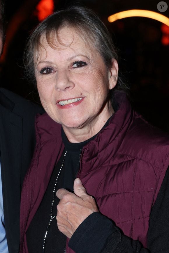 D’un simple regard et d’un geste de tête, elle est parvenue à faire comprendre qu’elle ne parviendrait pas à évoquer cet aspect si intime de sa vie privée.

Exclusive - Dorothee assiste au lancement du livre de Vincent Parisi " 30 Minutes de Sport par jour pour tous " organisé par Five Eyes Production au Buddha Bar à Paris, France le 19 mars 2024 à Paris, France. Photo by Jerome Domine/ABACAPRESS.COM