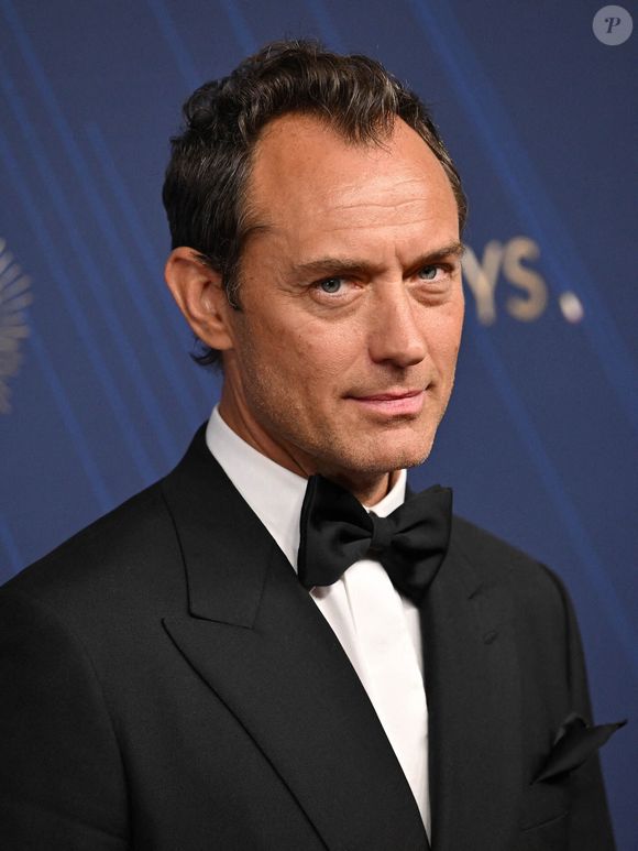 Jude Law arrive à la 77e cérémonie annuelle des Primetime Emmy Awards au Peacock Theater à Los Angeles le dimanche 14 septembre 2025. Photo by Chris Chew/UPI/ABACAPRESS.COM