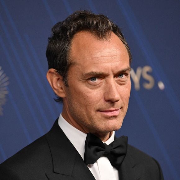 Jude Law arrive à la 77e cérémonie annuelle des Primetime Emmy Awards au Peacock Theater à Los Angeles le dimanche 14 septembre 2025. Photo by Chris Chew/UPI/ABACAPRESS.COM