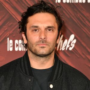 tout comme Pio Marmai venu soutenir ses amis.

Pio Marmai - Photocall de la série Netflix "Astérix et Obélix: le combat des chefs" au Cirque d'Hiver Bouglione à Paris le 29 avril 2025. © Veeren/Bestimage