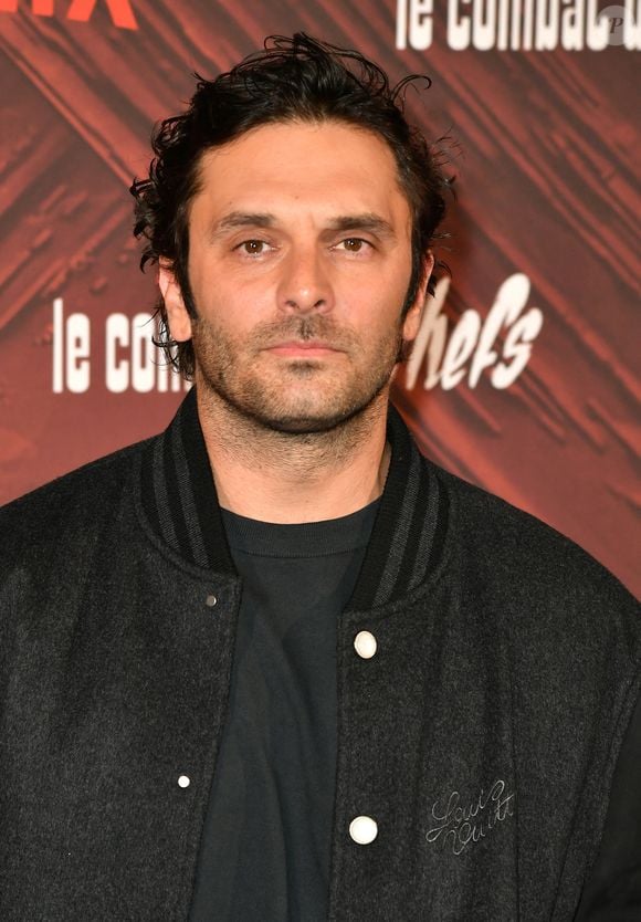 tout comme Pio Marmai venu soutenir ses amis.

Pio Marmai - Photocall de la série Netflix "Astérix et Obélix: le combat des chefs" au Cirque d'Hiver Bouglione à Paris le 29 avril 2025. © Veeren/Bestimage