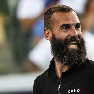 Dans une vidéo, Benoît Paire a tenu à partager son expérience capillaire en toute transparence. Le bilan est sans appel pour le champion : "J'ai fait ma greffe il y a six mois et c'est top !".
Benoit Paire - Tournoi UTS de Tennis - Los Angeles le 22 juillet 2023.