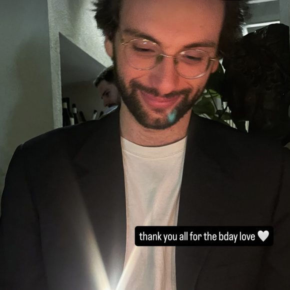 En effet, ses dernières stories Instagram font savoir qu'il a profité d'un bon dîner à l'une des adresses qui fait le plus parler d'elle sur la scène gastronomique parisienne actuelle : le Faubourg Daimant. 

Jules Darmon, le fils de Gérard Darmon et Mathilda May, sur Instagram