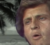 Depuis 1972, Joe Dassin vivait en Polynésie française après être tombé amoureux de l'endroit.

Joe Dassin en interview pour TF1 à Tahiti le 28 juin 1975. Photo : Facebook/TF1 info