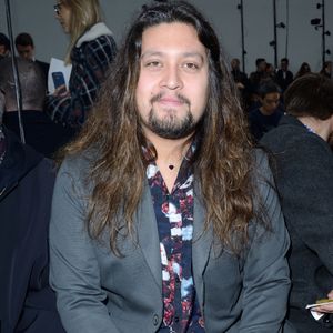 S'il avait quitté la capitale pour ses études, Lulu Gainsbourg avait aussi ainsi pu vivre en étant "considéré comme Monsieur tout le monde, pas juste le fils de…" comme il l'a confié au "Parisien".

Lulu Gainsbourg assiste au défilé Lanvin Menswear dans le cadre de la semaine de la mode masculine de Paris automne/hiver 2018-2019 le 21 janvier 2018 à Paris, France. Photo by Aurore Marechal/ABACAPRESS.COM