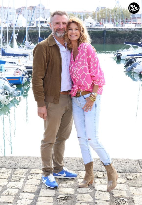 Ingrid Chauvin et Alexandre Brasseur au photocall de la série "Demain Nous Appartient" lors de la 25ème édition du Festival de la fiction de la Rochelle, France, le 16 septembre 2023. © Denis Guignebourg/BestImage