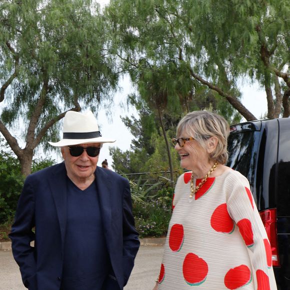Exclusif - Michel Sardou et sa femme Anne-Marie Périer - Michel Sardou rend hommage à son père en famille lors du premier trophée de pétanque "Fernand Sardou" à Bormes-les-Mimosas le 29 mai 2026. © Franz Chavaroche / Bestimage