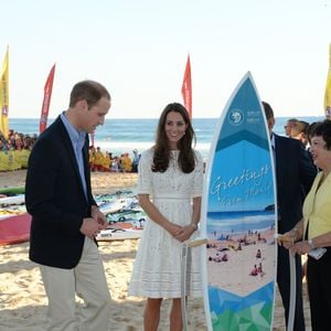 Choisi pour être président de la cérémonie des BAFTA, le prince William ne sera pourtant pas présent à cette prestigieuse soirée.


Le prince William et Catherine Kate Middleton, la duchesse de Cambridge, sur la plage de Manly dans le cadre de leur visite officielle en Australie