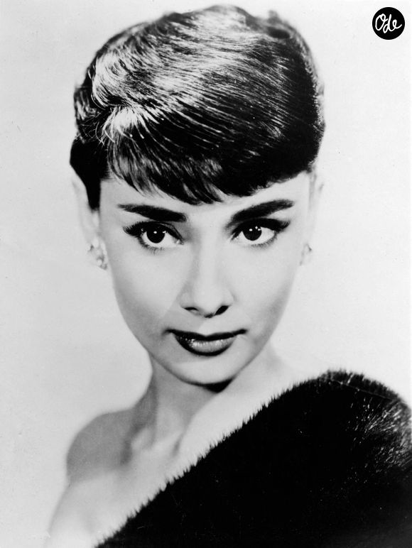 Audrey Hepburn est née le 4 mai 1929 à Bruxelles, en Belgique. Elle était véritablement issue de la haute société dès le début, avec un père banquier anglais fortuné et une mère baronne néerlandaise. Audrey a fréquenté une école de ballet grâce à une bourse et s'est ensuite lancée dans une carrière de mannequin. En tant que mannequin, elle avait trouvé sa voie dans la vie... jusqu'à ce que les producteurs de cinéma viennent la chercher.  (Crédit image : © Keystone Press Agency/ZUMA Press Wire)