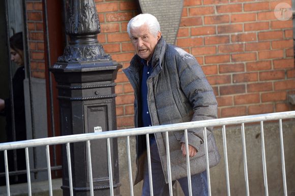Claude Lelouch - Arrivées aux obsèques de Nadia Farès en l'église Saint-Jean-de-Montmartre à Paris, le 24 avril 2026. N.Farès est décédée le 17 avril 2026 quelques jours après un "incident cardiaque" survenu le 12 avril 2026 dans la piscine du complexe sportif, Blanche (9ème).
© Clément Prioli / Bestimage