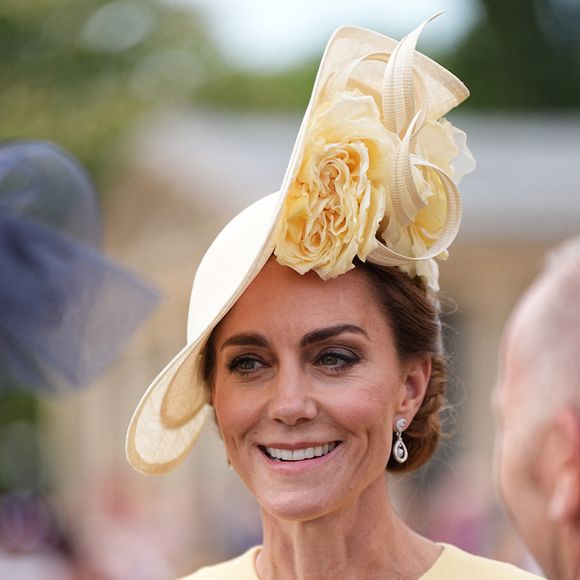 La princesse de Galles s'entretient avec des invités lors d'une Garden Party royale au palais de Buckingham, à Londres. Date de la photo : mardi 20 mai 2025. Le crédit photo doit être lu comme suit : Aaron Chown/PA Wire