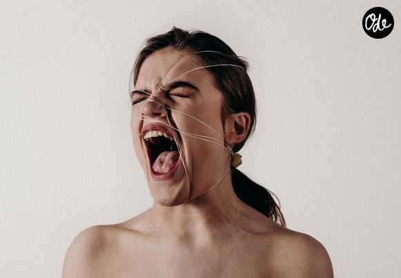 Une voix plus forte peut également exprimer la joie, l’excitation, la peur ou l’intimidation.

Photo prise par Noah Buscher / Unsplash