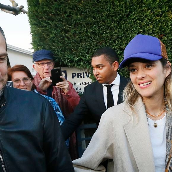 Exclusif - Guillaume Canet et sa Marion Cotillard lors de l'avant-première nationale du film "Nous finirons ensemble" (suite des "Petits Mouchoirs") au cinéma le Rex d'Andernos-les-Bains, bassin d'Arcachon, France, le 17 avril 2019. © Patrick Bernard/Bestimage