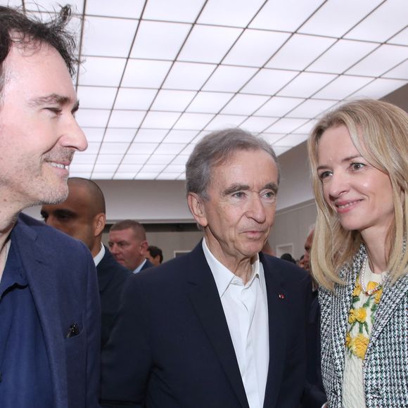 Bernard Arnault entre Antoine Arnault et Delphine Arnault (Présidente de Dior) - Défilé de mode Dior Homme, Collection Printemps / Été 2026, Front Row, dans le cadre de la Fashion Week de Paris, France, le 27 Juin 2025. 

© Olivier Borde / Bertrand Rindoff / Bestimage
