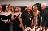 Video - Massimo Gargia lors de la fête d'anniversaire de M.Gargia (85 ans) à l'Hôtel de Paris à Saint-Tropez le 20 août 2025. © Franz Chavaroche / Bestimage