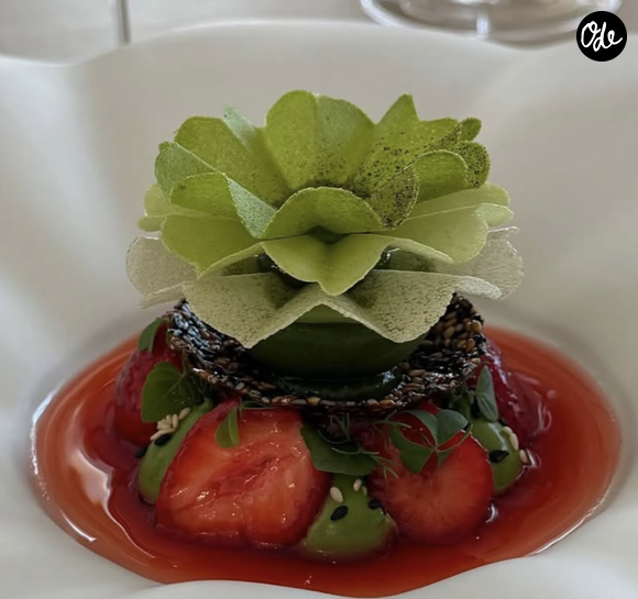 Il propose une expérience hautement premium, avec des tarifs qui s’inscrivent dans la fourchette des restaurants doublement étoilés au sein des palaces internationaux. 

Anne-Sophie Pic sur Instagram via le compte pic.lenormandie, le 13 juin 2026.