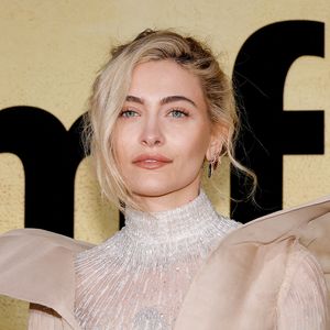 Paris Jackson au photocall du gala AmFar 2025 by Chopard à l'Hôtel du Cap-Eden-Roc à Antibes le 22 mai 2025. © Moreau / Jacovides / Bestimage