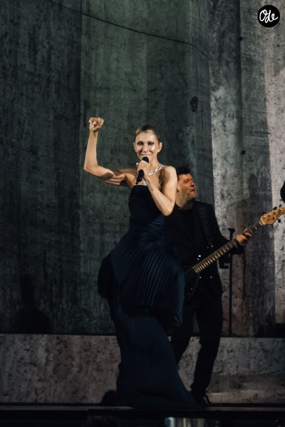 Celine Dion, tenue et bijoux Boucheron, lors de son premier concert à la Plénitude Arena à Paris La Défense le 12 septembre 2026. 

Photo : Agence / Bestimage