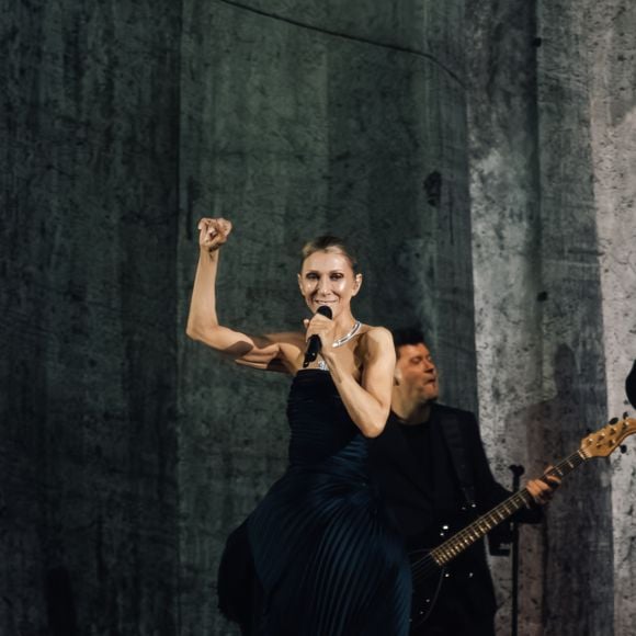 Celine Dion, tenue et bijoux Boucheron, lors de son premier concert à la Plénitude Arena à Paris La Défense le 12 septembre 2026. 

Photo : Agence / Bestimage