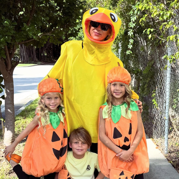 Anna Kournikova et ses trois enfants sur Instagram.

Photo : Instagram