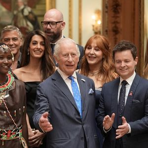 George Clooney et Amal Clooney lors de la réception en l'honneur des lauréats des King's Trust Awards au palais de Buckingham le 25 juin 2025  Stefan Rousseau/WPA-Pool/Bestimage