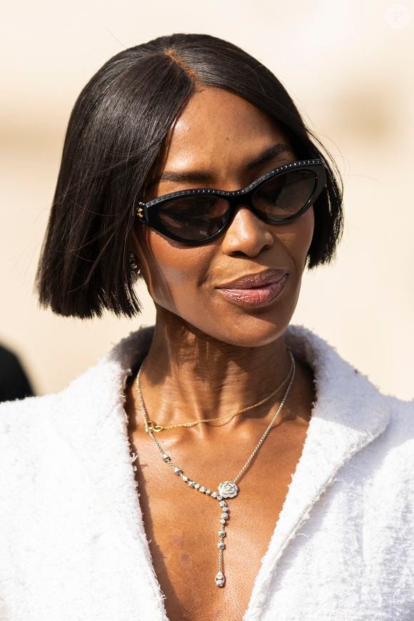 Il s'agit là de Sophie Carbonari. Qui est elle ? Cela fait plus de 18 ans que la jeune femme pratique. 

Naomi Campbell à la sortie du défilé de mode féminine Chanel printemps-été 2025 lors de la Fashion Week de Paris (PFW), au Grand Palais, à Paris, France, le 1er octobre 2024. © Pierre Perusseau/Bestimage