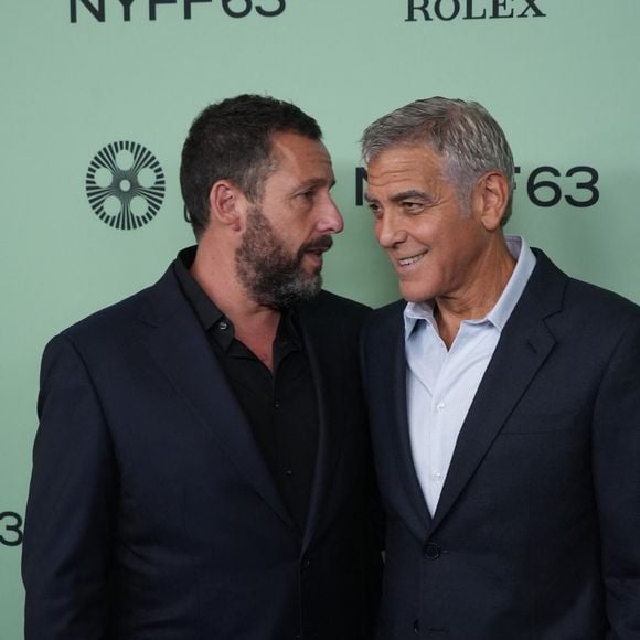 Adam Sandler et George Clooney assistent à la première sur le tapis rouge de « Jay Kelly » lors de la soirée d'ouverture du 63e Festival du film de New York. Alice Tully Hall, Lincoln Center, New York. 29 septembre 2025. Photo de © Sonia Moskowitz Gordon/ZUMA Press Wire