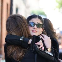 Nadia Farès honorée à l'Église Saint-Jean-de-Montmartre : ses filles Shana et Cylia unies pour lui dire au revoir
