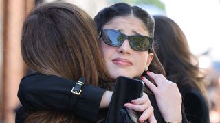 Nadia Farès honorée à l'Église Saint-Jean-de-Montmartre : ses filles Shana et Cylia unies pour lui dire au revoir