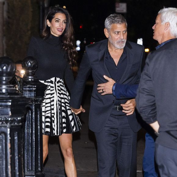 En légende on peut lire : "Merci à Mr George Clooney pour son escale à La Crique ! Notre équipe était ravie de pouvoir vous accueillir !  Ps:  on vous rassure : il n’est pas venu uniquement pour le café".

George Clooney et sa femme Amal fêtent leur 8ème anniversaire de mariage à New York, le 27 septembre 2022. Ils ont dîné avec L.Stahl et G.King.
©The ImageDirect / Bestimage