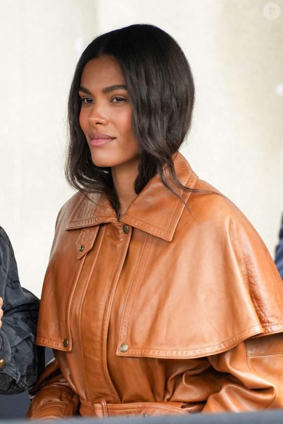 Tina Kunakey - Les célébrités arrivent au défilé Chloé Collection Femme Prêt-à-Porter Printemps/Eté 2025 lors de la Fashion Week de Paris (PFW), le 26 septembre 2024. 
© Lucia Sabatelli / Bestimage