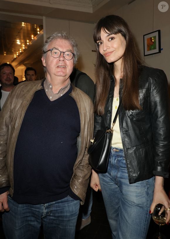 Exclusif - Dominique Besnehard et Clara Luciani lors de la générale de la pièce "Amis pour la vie" au théâtre de l'Oeuvre à Paris le 24 avril 2025. La représentation est suivie d'un cocktail.

© Coadic Guirec / Bestimage