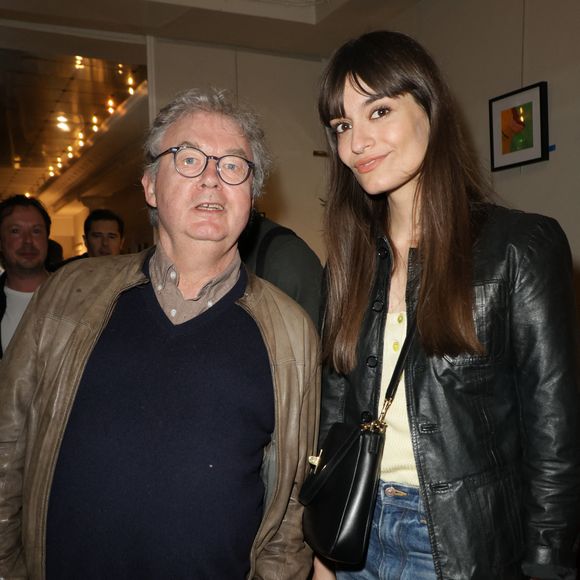 Exclusif - Dominique Besnehard et Clara Luciani lors de la générale de la pièce "Amis pour la vie" au théâtre de l'Oeuvre à Paris le 24 avril 2025. La représentation est suivie d'un cocktail.

© Coadic Guirec / Bestimage