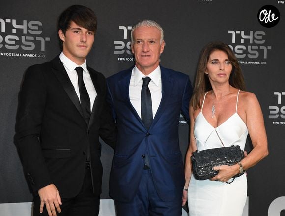 Son fils Dylan a honoré la mémoire de sa grand-mère

Didier Deschamps, son épouse Claude et son fils Dylan arrivent aux Best FIFA Football Awards 2018 au Royal Festival Hall, à Londres, au Royaume-Uni, le 24 septembre 2018. Photo de Christian Liewig/ABACAPRESS.COM