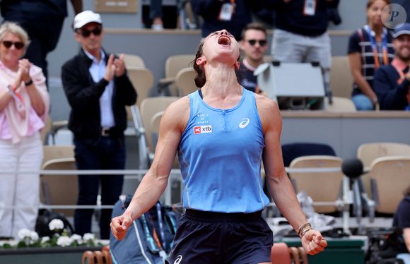 On n'ose pas imaginer ce que ce sera si Loïs Boisson remporte la victoire face à Coco Gauff et se hisse en finale... 

La française Loïs Boisson bat l'américaine Pegula (3-6, 6-4, 6-4), au 4ème tour des internationaux de France de Tennis de Roland Garros 2025 (Jour 9), à Paris, France, le 2 juin 2025. Boisson a renversé la situation face à l’Américaine Pegula, numéro trois mondiale, pour s’offrir la plus belle victoire de sa carrière (3-6, 6-4, 6-4) et se hisser en quarts de finale de Roland-Garros. © Jacovides-Moreau/Bestimage