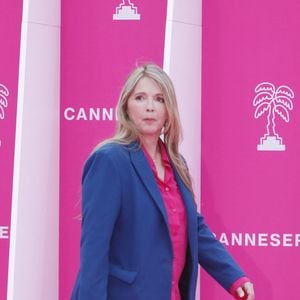 De quoi leur faire oublier cet imprévu ?

Hélène Rollès (Les mystères de L'amour) - Soirée d'ouverture de CanneSeries Saison 6 au Palais des Festivals de Cannes l
Denis Guignebourg / Bestimage