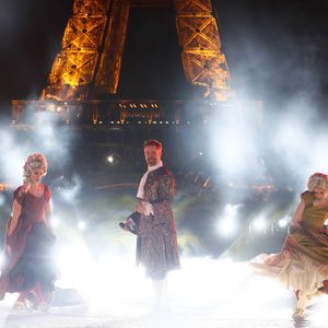Exclusif - Emmanuel Moire et la troupe de la comédie musicale "Le Roi Soleil" - Tournage de l'émission "La grande soirée du 31 décembre de Paris" au Musée du Quai Branly à Paris, diffusée le 31 décembre sur France 2
© Christophe Clovis / Bestimage