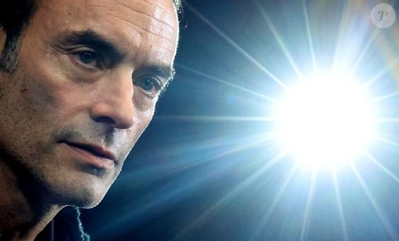 Anthony Delon donne rendez-vous prochainement à ses fans. "On va se revoir bientôt !" Quand ? Mystère. On ne sait pas, pour l'instant, si lui, sa sœur et son frère seront présents à l'hommage qui est prévu dans la commune de Douchy, le 18 août 2025.

Anthony Delon - Pour la séance de clôture de la 16e édition du Festival Lumière de Lyon, un hommage tout particulier a été rendu à l'acteur Alain Delon en projetant "Plein Soleil" de René Clément. Halle Tony Garnier, à Lyon, France, le 20 octobre 2024. © Dominique Jacovides/Bestimage