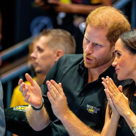 Le prince Harry, duc de Sussex et Meghan Markle, duchesse de Sussex, participent à une remise de médailles lors des Invictus Games 2023 (Day 4) à Dusseldorf, le 13 septembre 2023. (Backgrid USA / Bestimage).