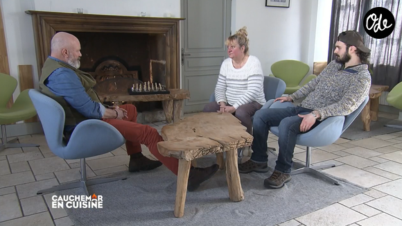 Jeffrey nous a confié que lui et sa mère souhaitent désormais retrouver l'anonymat.

Philippe Etchebest face à un restaurateur à bout qui quitte le tournage de Cauchemar en cuisine, M6 le 21 juin 2023