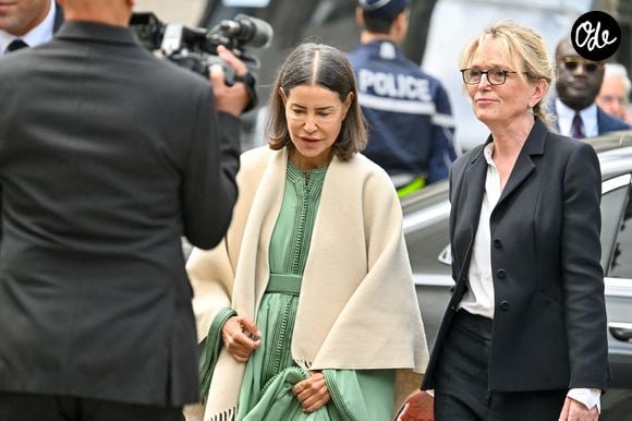 ainsi que la princesse du Maroc Lalla Meryem, fille aînée du roi Hassan II et sœur aînée de l’actuel roi du Maroc Mohammed VI, 

La princesse Lalla Meryem et Claude Chirac lors des funérailles de B. Chirac à la basilique Sainte-Clotilde à Paris (7e) le 12 juin 2026. L’ancienne première dame de France est décédée le 5 juin 2026 à l’âge de 93 ans. 
© Jacovides / Liewig / Bestimage