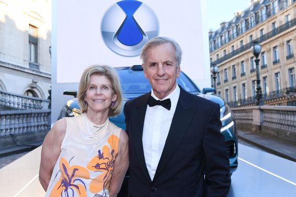 Bernard de la Villardière était aussi invité avec sa femme Anne

Bernard de La Villardière et sa femme Anne au lancement de la marque de voitures électriques Denza par BYD à l'Opéra Garnier à Paris le 8 avril 2026.
© Rachid Bellak / Bestimage